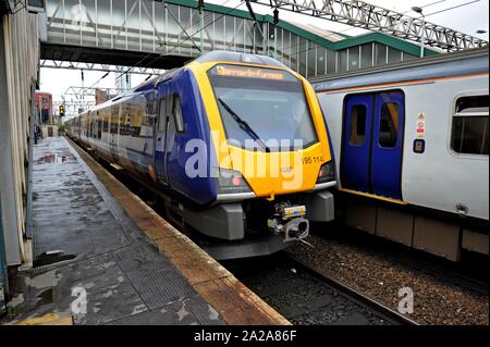 Une nouvelle classe du Nord 195 Civity DMU vu à Manchester Oxford Road. Banque D'Images