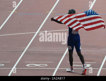 Doha, Qatar. 1 octobre, 2019. Noah Lyles des États-Unis célèbre remportant la finale 200m hommes au Championnats du monde d'athlétisme de l'IAAF de 2019 à Doha, Qatar, le 1 octobre, 2019. Credit : Wang Jingqiang/Xinhua/Alamy Live News Banque D'Images