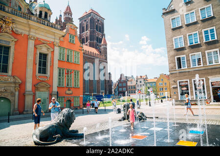 Gdansk, Pologne - 12 juin 2019 : quatre trimestres la place de la Fontaine Banque D'Images