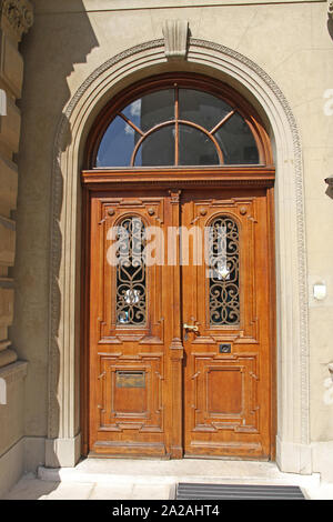 La porte avant du Musée Nikola Tesla, Belgrade, Serbie. Banque D'Images