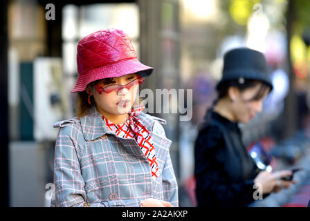 Deux japonaises à la London Fashion Week, 2019. Banque D'Images