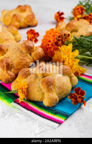 Pan de muertos mexicain traditionnel Banque D'Images