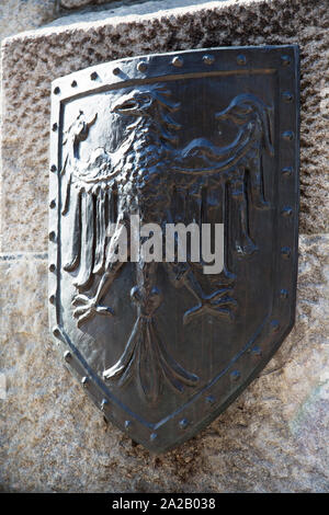 Des armoiries. Le monument de Grunwald, roi de Pologne Władysław II Jagiełło (1352-1434), situé à la place Matejko, Cracovie, Pologne Banque D'Images