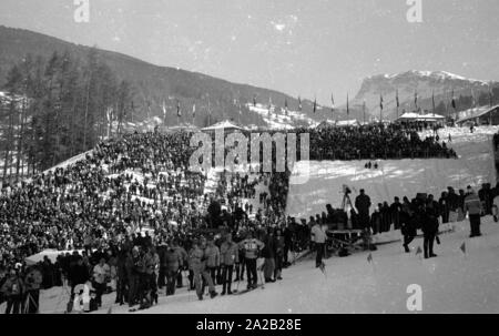 Championnats du Monde de Ski alpin a eu lieu à Val Gardena entre 7.2.1970 et 15.2.1970, et il avait été la seule Coupe du monde jusqu'à présent, les résultats ont été inclus dans la Coupe du Monde de Ski. Aperçu de la foule de spectateurs lors d'une compétition de Championnats du Monde de Ski Alpin à Val Gardena. Banque D'Images