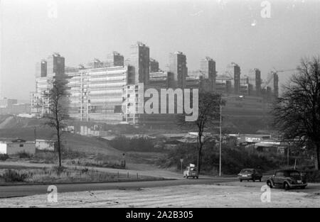 Vue de la construction de l'emplacement de l'Universitaetsklinikum Aix-la-Chapelle (Aachen University Hospital). La construction a commencé en 1971, le bâtiment a été progressivement terminé en 1984, la cérémonie d'inauguration a eu lieu le 21.3.1985. La photo montre le shell qui était déjà achevée en 1978. Banque D'Images