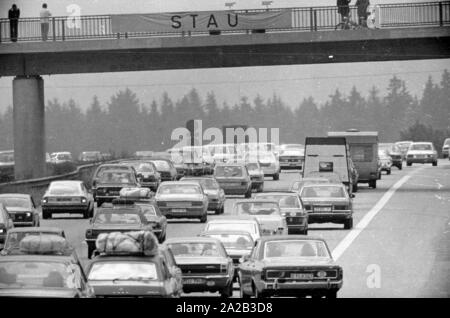 Pendant les vacances d'été les embouteillages se produisent en raison du trafic touristique. La photo montre un embouteillage sur l'A8, un itinéraire de voyage ou via Salzbourg ou Innsbruck (A93). Banque D'Images