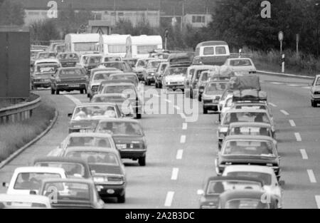 Pendant les vacances d'été les embouteillages se produisent en raison du trafic touristique. La photo montre un embouteillage sur l'A8, un itinéraire de voyage ou via Salzbourg ou Innsbruck (A93). Banque D'Images