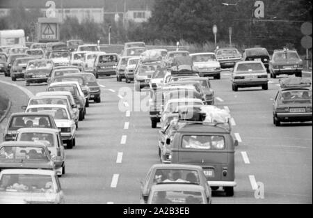 Pendant les vacances d'été les embouteillages se produisent en raison du trafic touristique. La photo montre un embouteillage sur l'A8, un itinéraire de voyage ou via Salzbourg ou Innsbruck (A93). Banque D'Images