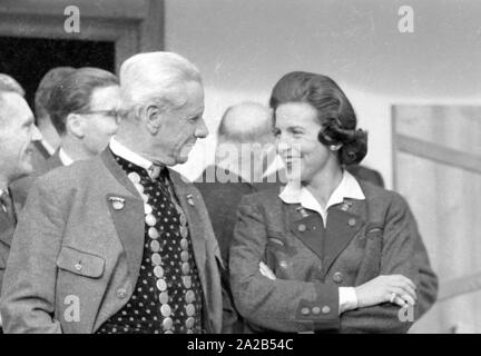 Excursion de la haute noblesse autour de Léopold III, Roi des Belges, à Hinterriss dans le Tyrol. La photo montre Mary Lilian Baels (Princesse de Rethy), l'épouse du roi belge. Banque D'Images