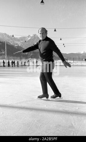 Rainer Barzel patinage. Barzel a été ministre fédéral des affaires étrangères All-German, chef du groupe parlementaire CDU, président du parti CDU et présidente du Bundestag. Banque D'Images