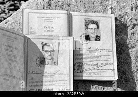 Deux passeports allemands. Dans le rapport "Séisme à Agadir". L'Agadir 1960 séisme a détruit presque toute la ville et est considérée comme la plus grave catastrophe naturelle de l'histoire du Maroc. Banque D'Images