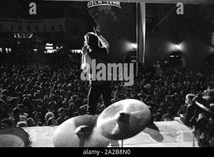 Le chanteur Udo Juergens lors d'un concert à Kitzbuehel Kitzbuehel en faveur de la maternelle. Banque D'Images