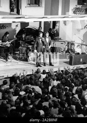 Le chanteur Udo Juergens lors d'un concert à Kitzbuehel Kitzbuehel en faveur de la maternelle. Banque D'Images