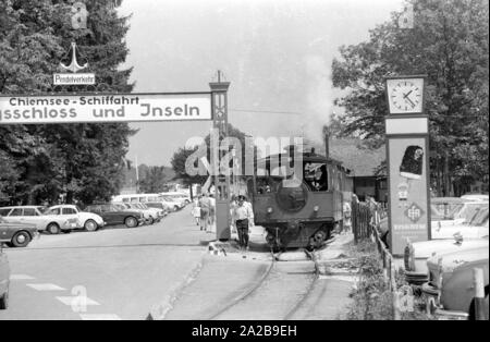 Le Chiemsee partent de la gare ferroviaire de Prien am Chiemsee à l'embarcadère Prien-Stock. Banque D'Images