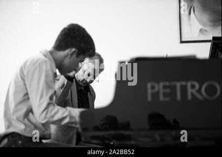 Classe de maître par Vladimir Ovchinnikov à l'Institut des Arts de la ville de Vladivostok music Banque D'Images