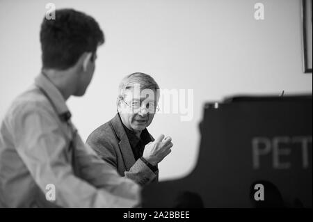 Classe de maître par Vladimir Ovchinnikov à l'Institut des Arts de la ville de Vladivostok music Banque D'Images