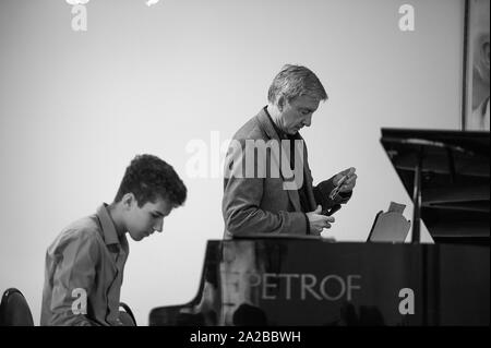 Classe de maître par Vladimir Ovchinnikov à l'Institut des Arts de la ville de Vladivostok music Banque D'Images