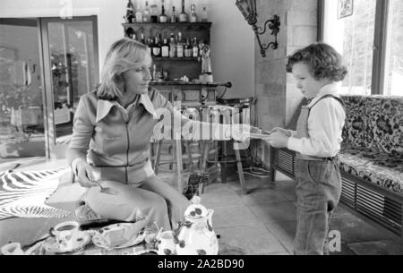 Accueil Histoire avec la famille Beckenbauer. Photo : Brigitte Beckenbauer et son fils Stephan. Banque D'Images