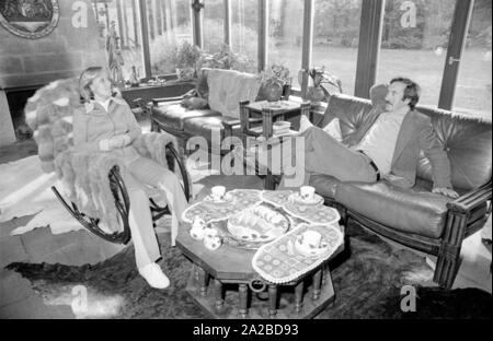 Accueil Histoire avec la famille Beckenbauer. Dans la photo : Brigitte Beckenbauer dans le salon. Banque D'Images