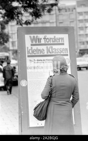 À Munich, les parents et les enfants montrent pour de meilleures conditions d'apprentissage dans les écoles allemandes avec des slogans tels que "Nous exigeons des petites classes. Banque D'Images