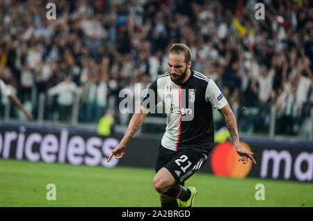 Turin, Italie. 06Th Oct, 2019. Gonzalo Higuain celebratres au cours de la Ligue des Champions, match de football entre la Juventus et le Bayer Leverkusen. La Juventus a gagné 3-0 sur le Bayer Leverkusen. Au stade de la Juventus de Turin. 1er octobre 2019 l'Italie. (Photo par Alberto Gandolfo/Pacific Press) Credit : Pacific Press Agency/Alamy Live News Banque D'Images