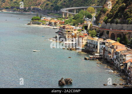 Vue panoramique sur le village de Scilla Chianalea Banque D'Images