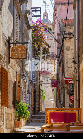 KORCULA, Croatie - 5 septembre 2018 : l'un ailse de la vieille ville. Banque D'Images