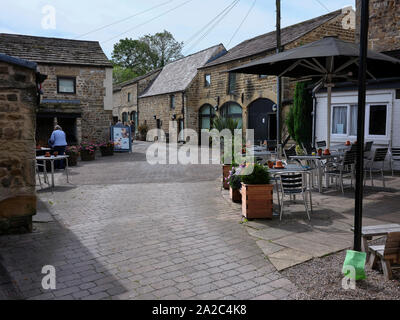 La cour et repas extérieur au large de la place du marché à Masham. 14/09/19 Banque D'Images