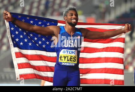 Noah Lyles des États-Unis célèbre la victoire de la finale masculine de 200 m au cours du cinquième jour des Championnats du monde de l'IAAF au stade international de Khalifa, Doha, Qatar.Photo PA.Date de la photo: Mardi 1er octobre 2019.Voir PA Story Athletics World.Le crédit photo devrait se lire comme suit : Mike Egerton/PA Wire.RESTRICTIONS : usage éditorial uniquement.Pas de transmission de son ou d'images en mouvement et pas de simulation vidéo. Banque D'Images