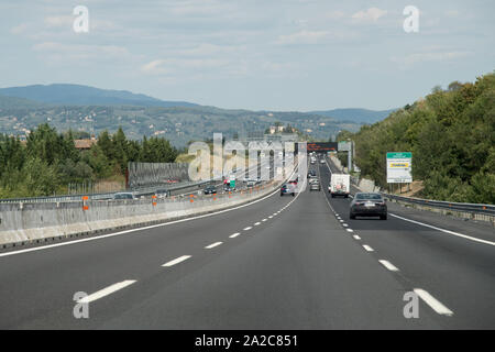 L'autoroute A1 Milano-Napoli appelée Autostrada del Sole en Toscane, Italie. 17 août 2019 © Wojciech Strozyk / Alamy Stock Photo Banque D'Images