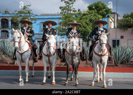 Juillet, 23, 2019 : un groupe de mariachis équitation des chevaux sur la place Garibaldi, Ciudad de Mexico, Mexique Banque D'Images