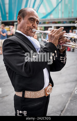 Juillet, 23, 2019 : Un Mariachi jouant de la trompette sur la place Garibaldi, Ciudad de Mexico, Mexique Banque D'Images