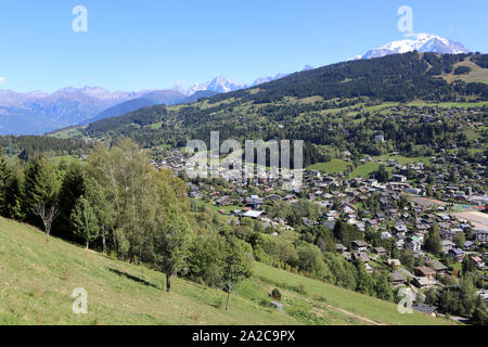 Megève et le massif du Mont-Blanc. Vie du massif du Jaillet. Haute-Savoie. La France. / Megève et le massif du Mont-Blanc. Haute-Savoie. La France. Banque D'Images