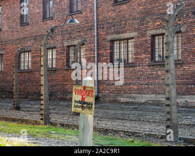 Clôture électrifiée au camp de concentration d'Auschwitz-Birkenau, en Pologne Banque D'Images