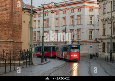 Le Tram dans une rue à Cracovie, Pologne Banque D'Images