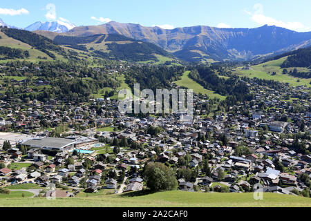 Megève et le massif du Mont-Blanc. Vue du massif du Jaillet. Haute-Savoie. La France. / Megève et le massif du Mont-Blanc. Haute-Savoie. Banque D'Images