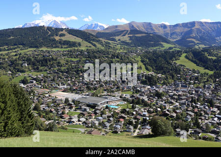 Megève et le massif du Mont-Blanc. Vue du massif du Jaillet. Haute-Savoie. La France. / Megève et le massif du Mont-Blanc. Haute-Savoie. Banque D'Images