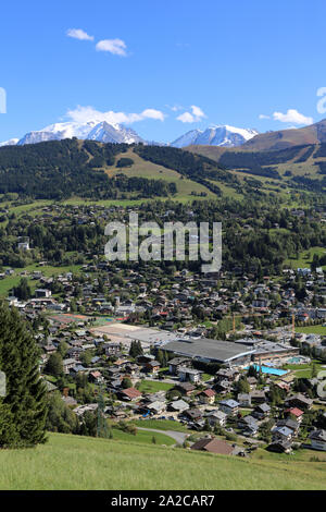 Megève et le massif du Mont-Blanc. Vue du massif du Jaillet. Haute-Savoie. La France. / Megève et le massif du Mont-Blanc. Haute-Savoie. La France. Banque D'Images