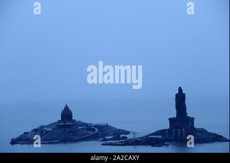 Kanyakumari, Tamil Nadu, inde - Asie du Sud-est - Vivekananda Rock Memorial et Thiruvalluvar Statue est un monument touristique populaire. Banque D'Images