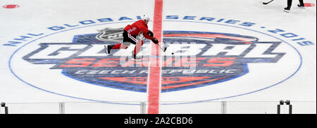 Prague, République tchèque. 09Th Oct, 2019. David Kampf trains pendant une session de formation de l'équipe NHL Blackhawks de Chicago avant le prochain match de la série mondiale de la LNH les Flyers de Philadelphie vs Blackhawks de Chicago, le 2 octobre 2019, à Prague, en République tchèque. Credit : Michal Kamaryt/CTK Photo/Alamy Live News Banque D'Images