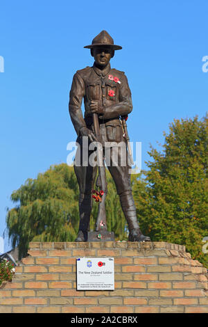 Le soldat néo-zélandais Monument (2014) par Jan Dieusaert à Messines (Mesen), Belgique Banque D'Images