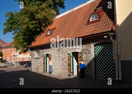 Magasin de souvenirs dans la vieille ville de Tallinn, Estonie Banque D'Images