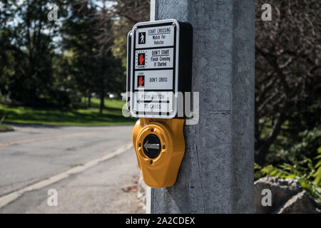 'Push moderne de marcher" et bouton système. Banque D'Images