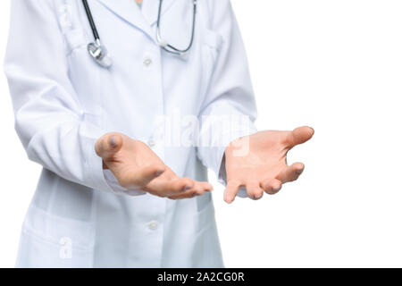 Female doctor standing tendre la main et ouvrir palms Banque D'Images