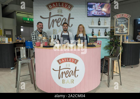 Olympia, Londres, Royaume-Uni. 2e oct, 2019. Le restaurant au salon de l'Olympia, Kensington. L'événement a plus de 450 exposants qui possède, ou qui travaillent dans des restaurants, hôtels, pubs, bars et d'établissements répartis à travers le Royaume-Uni. Penelope Barritt/Alamy Live News Banque D'Images