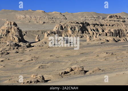 Les roches érodées de vent de Yardanges et les surfaces de roche-roche-alternant des crêtes et des furrows-désert de Qaida-Qinghai-Chine-0527 Banque D'Images