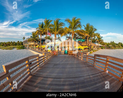 La jetée de pêche avec Sharkeys restaurant à Venise la Floride aux États-Unis Banque D'Images