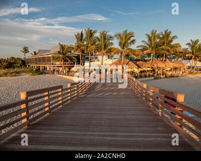 La jetée de pêche avec Sharkeys restaurant à Venise la Floride aux États-Unis Banque D'Images