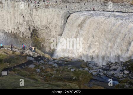 L'Islande, Dettifoss - 25 septembre 2019 : une cascade de Dettifoss, puissant dans le Parc National de Vatnajökull, nord-est de l'Islande. Banque D'Images