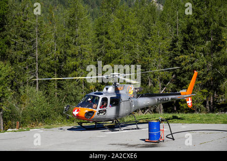 Montagne privé hélicoptère décollant de DZ Argentière, Chamonix-Mont-Blanc, Haute-Savoie, France Banque D'Images